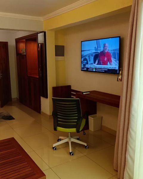 Grand Hotel Aeroport, Дуала Экстерьер фото