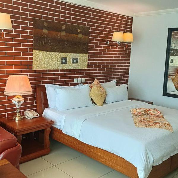 Grand Hotel Aeroport, Дуала Экстерьер фото